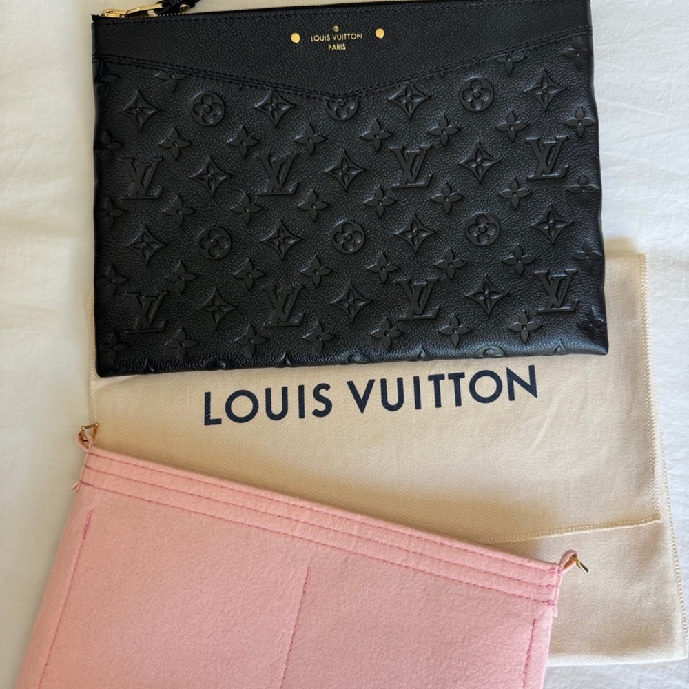 [AUTHENTIC] Louis Vuitton Black Empriente Daily Pouch - Picture 3 of 6
